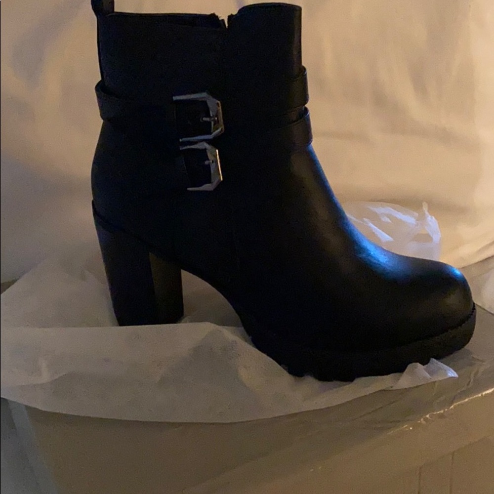 Black botties